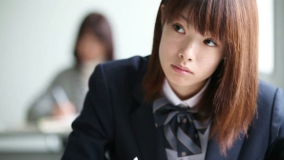 Alumna japonesa demanda a su escuela por obligarla a teñirse el cabello de  negro