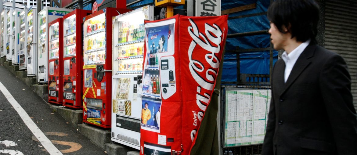 6 razones por las que hay tantas máquinas expendedoras en Japón