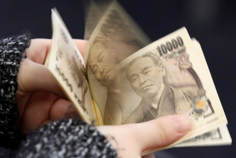 cambiar dinero en Japón